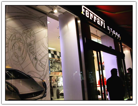 Ferrari store in rome (41kb)