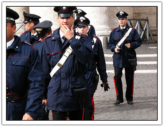 Italian cops (67kb)