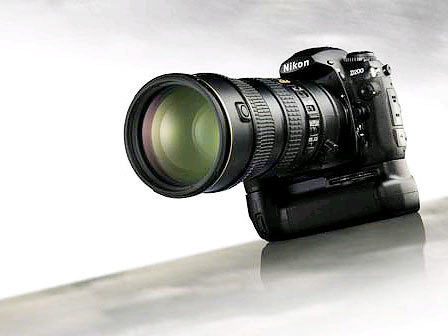 Nikon D200 with grip (22kb)